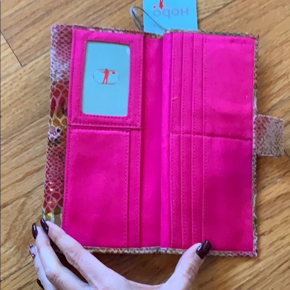 *SOLD*Wallet - Picture 4 of 6